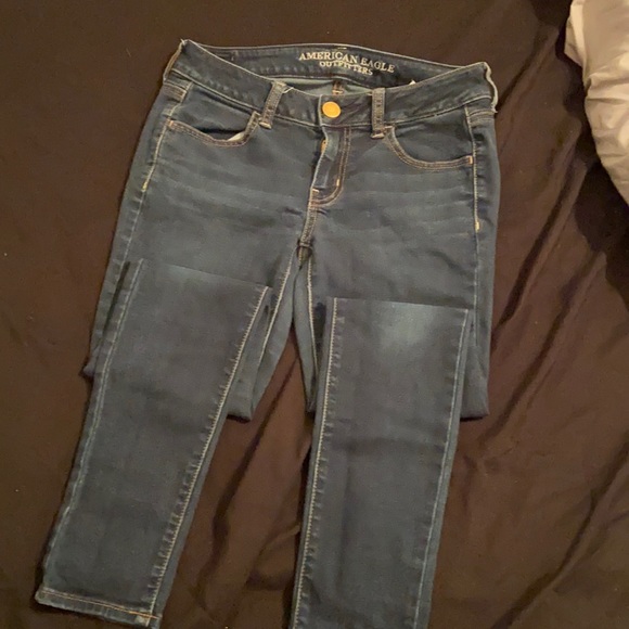 American Eagle dark wash jeans. Size 2 - Picture 1 of 2
